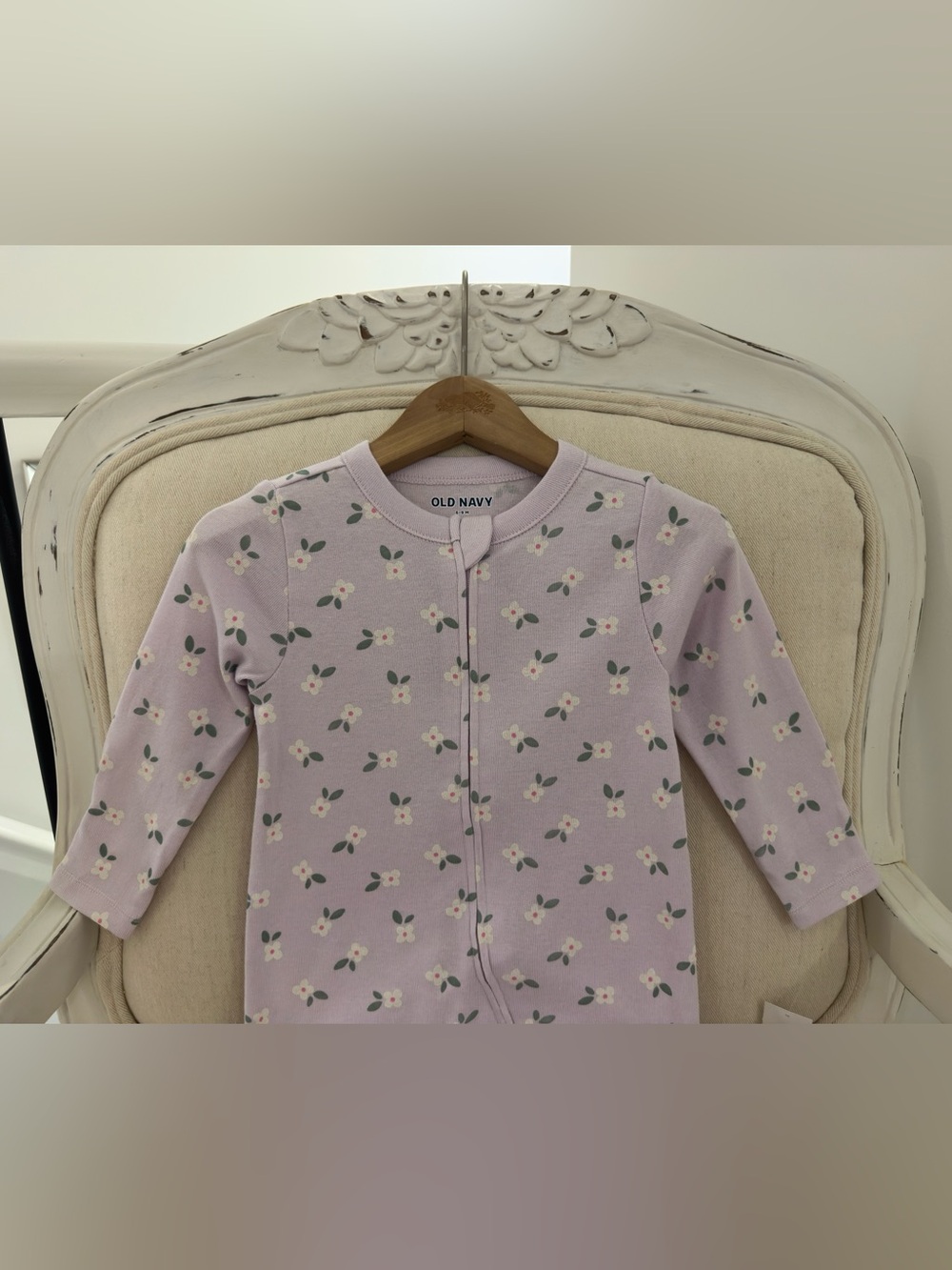 🦢 6~9 Mth 100% Cotton Old Navy Lavender Floral Footed One-Piece Baby Sleeper NWT - Picture 6 of 9